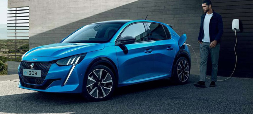 PEUGEOT e-208 wird geladen